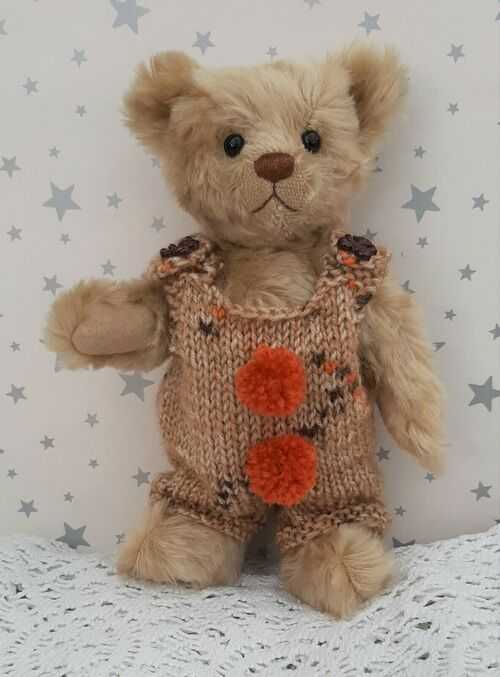 **BEAR KNITS** Hand Knitted  'honey fleck ' bobble overalls  to fit 8