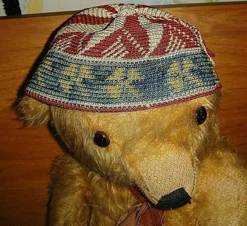 Antique hat for old bear