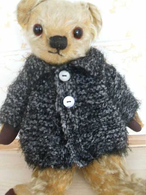 BEAR WEAR Hand knitted vintage style fluffy coat for approx.12