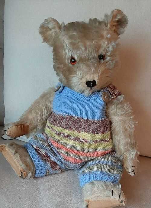 **BEAR KNITS** Hand Knitted Overalls in blue shades to fit 17