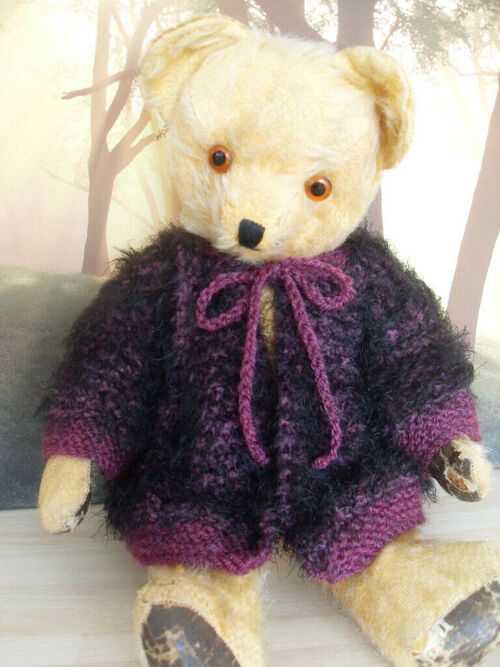 BEAR WEAR Hand knitted vintage design 'angora' cardigan for approx.15