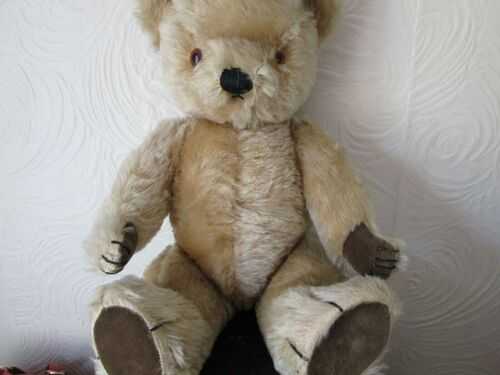 BEAUTIFUL VINTAGE CHAD VALLEY BEAR WITH CARDLINED FEET. 18
