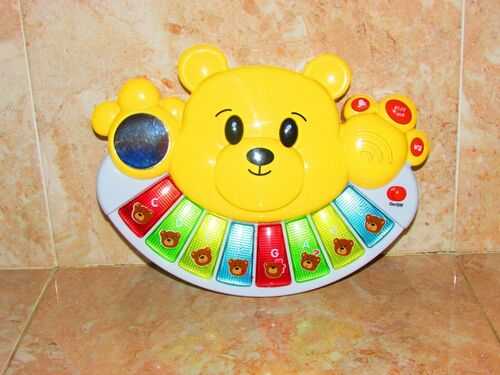 CHAD VALLEY MUSICAL TEDDY BEAR PIANO TOY WITH LIGHTS