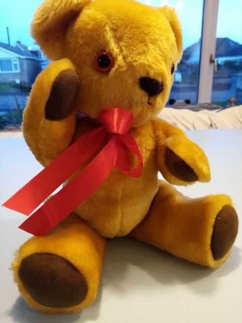 Vintage jointed Teddy bear. 35cm high. Lovely clean condition