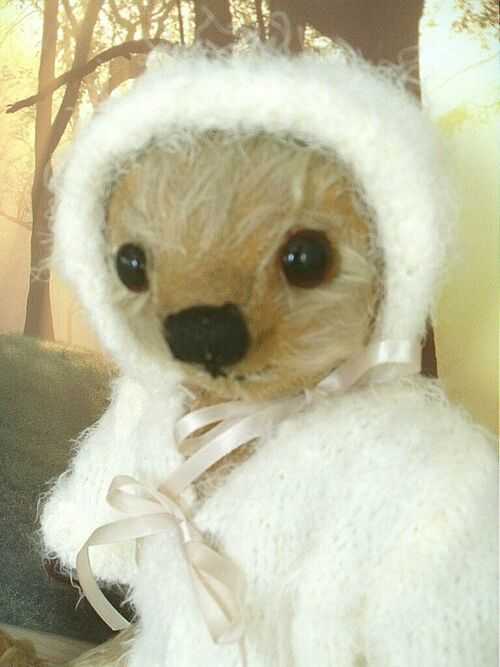 BEAR WEAR Hand knitted fluffy cardigan + bonnet for approx.12
