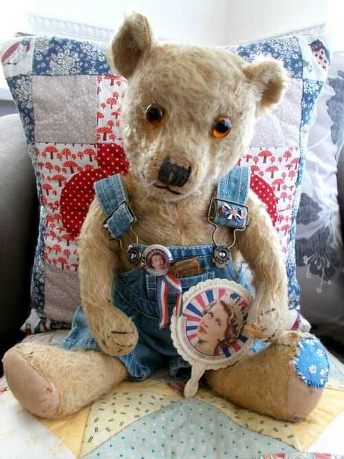 Harold the Patriot - Gorgeous Old Royalist Chiltern Bear