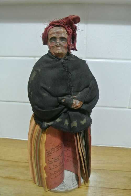 RARE ANTIQUE SIBYL FORTUNE TELLING DOLL, WITH ORIGINAL BOOKLET, LOVE MESSAGE