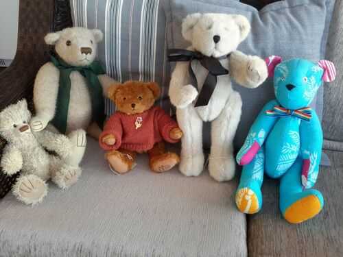 Hug of five Teddy Bears Robin Rive and others