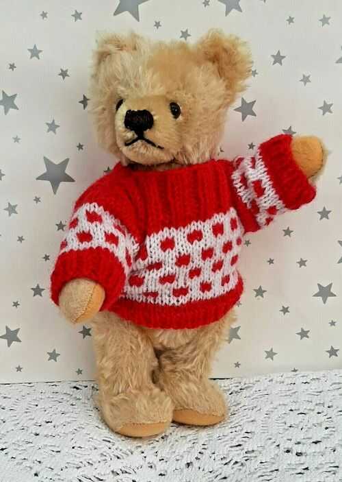 **BEAR KNITS** Hand Knitted red and white pattern jumper to fit approx 9