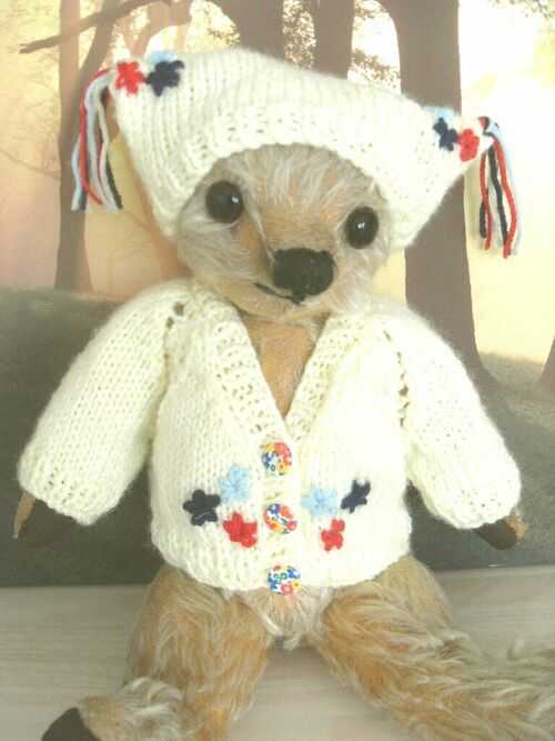 BEAR WEAR Hand knitted embroidered cardigan + hat for approx.12