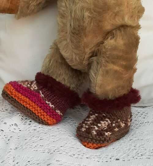 *BEAR KNITS* Hand Knitted  boots multi coloured fur top fit up to 4