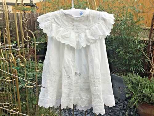PRETTY VINTAGE CHRISTENING GOWN DRESS-BRODERIE ANGLAISE-BABY-DOLL-ANTIQUE BEAR