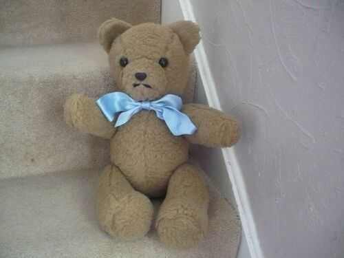 AN OLD VINTAGE TEDDY BEAR WITH MOVING ARMS AND LEGS A STUNNING BEAR