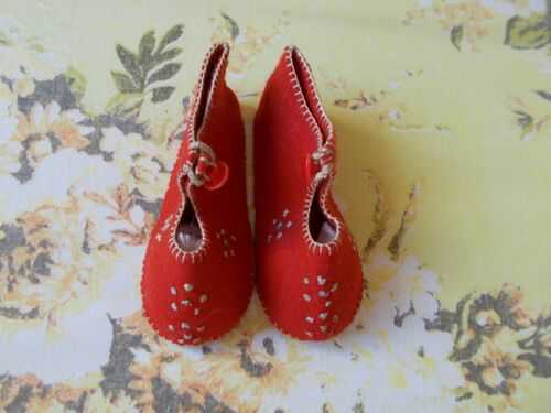 Adorable Vintage Red Felt Shoes -  Bears