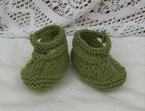 *BEAR KNITS* Hand Knitted ankle strap shoes in fern green fit up to 3.75
