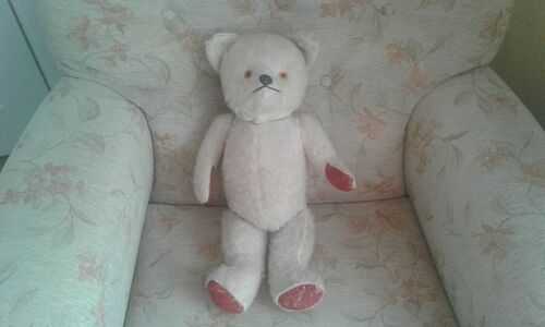 white/cream Vintage Teddy. Working growler. 20 inches. Wool pile? Red paw pads.