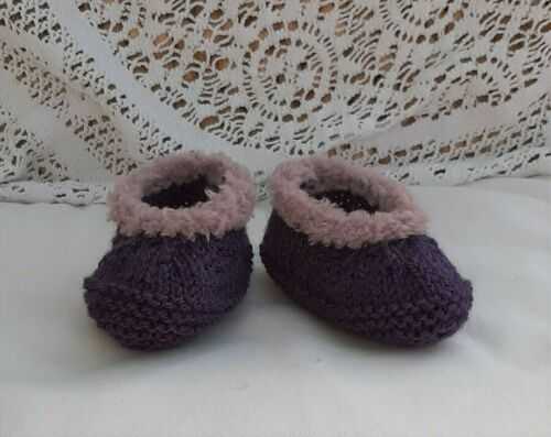 *BEAR KNITS* Hand Knitted mauve fur trimmed slippers fit up to 3.5
