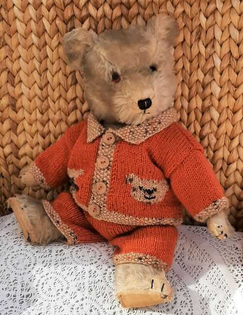 *BEAR KNITS* Hand Knitted teddy Jacket and shorts with bear motif fit 17