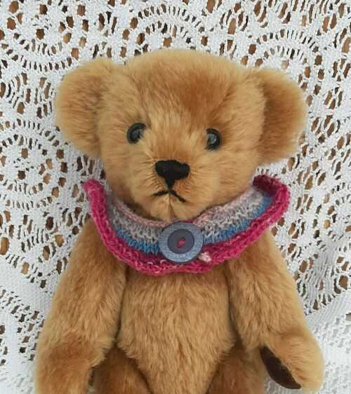 *BEAR KNITS*Hand Knitted Neck Ruff  to fit  approx. 10  size bear