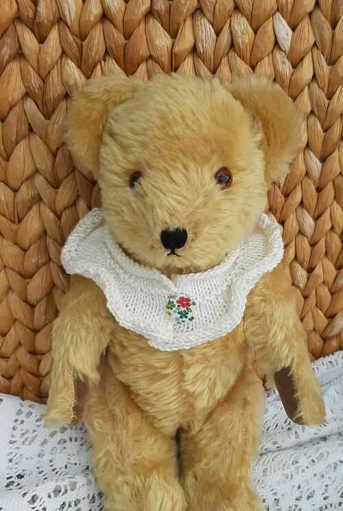 *BEAR KNITS*Hand Knitted white Neck Ruff  to fit  approx. 12  size bear