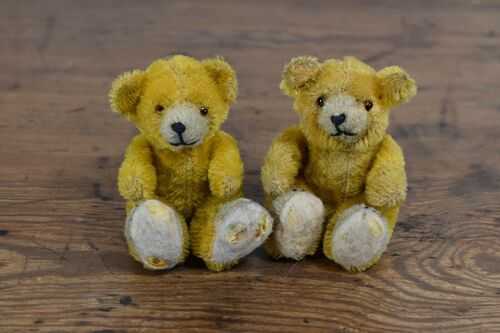 TWO MINIATURE VINTAGE / ANTIQUE GERMAN WIRE JOINTED MOHAIR TEDDY BEARS - 4 1/2 I