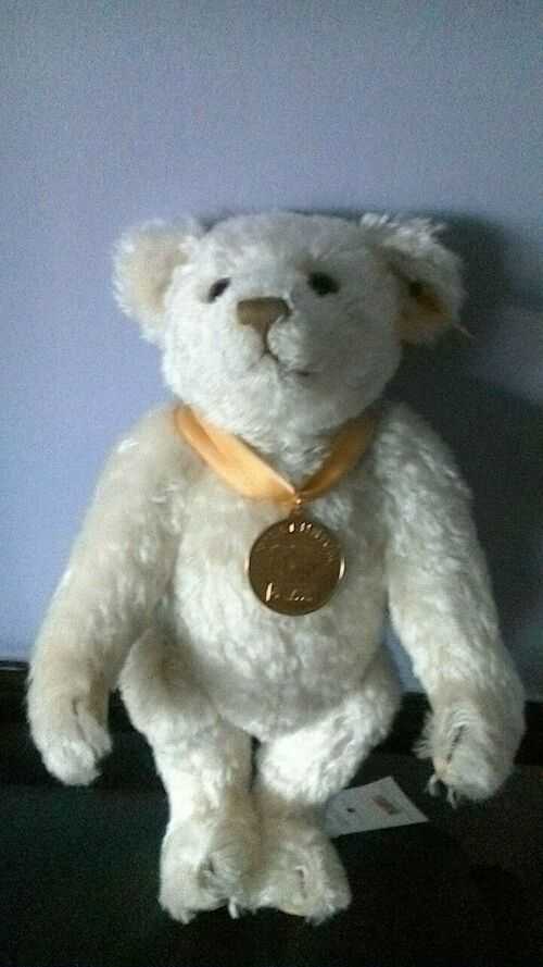 Steif millennium cream mohair teddy bear with medallion